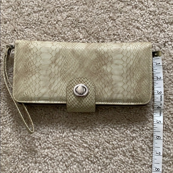 B2GOFREE 🍭Clutch/Wristlet NWTs - Picture 8 of 8